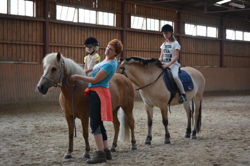 Stajnia Sarnowek Nad Jeziorem Rozany Rozajny Wielkie エクステリア 写真